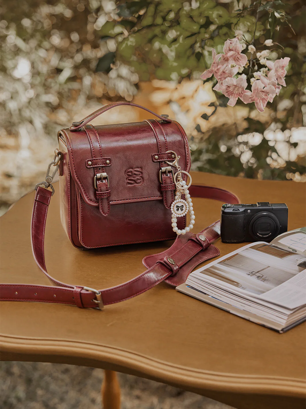 Clara Vintage Shoulder Camera Bag - Image 14