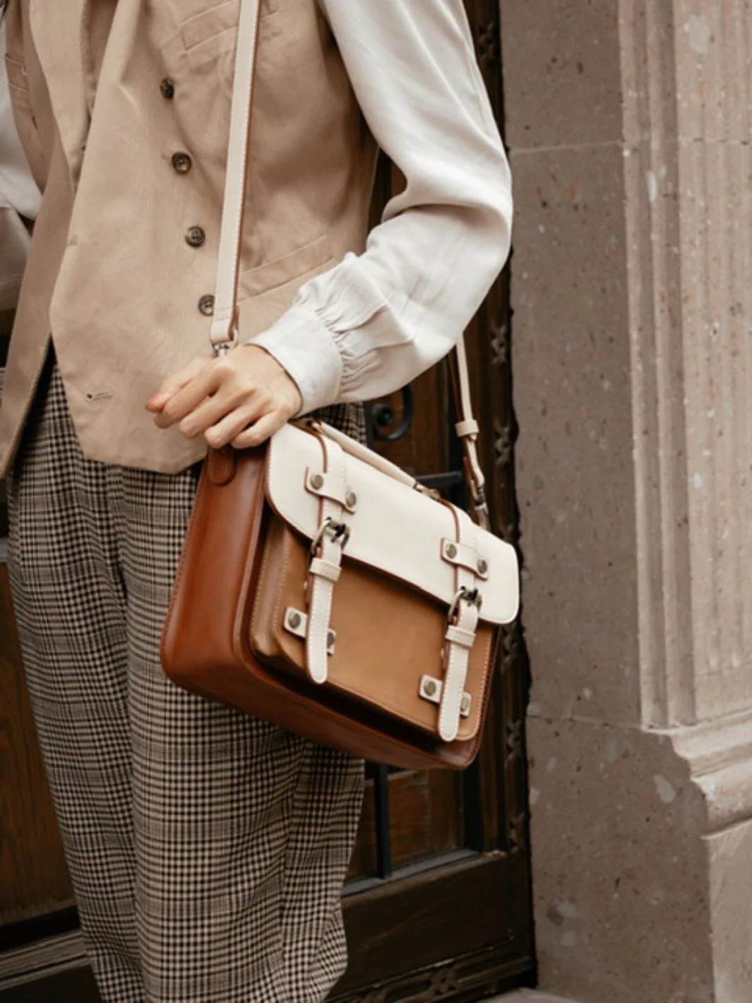 Sombre Vintage Briefcase - Image 58