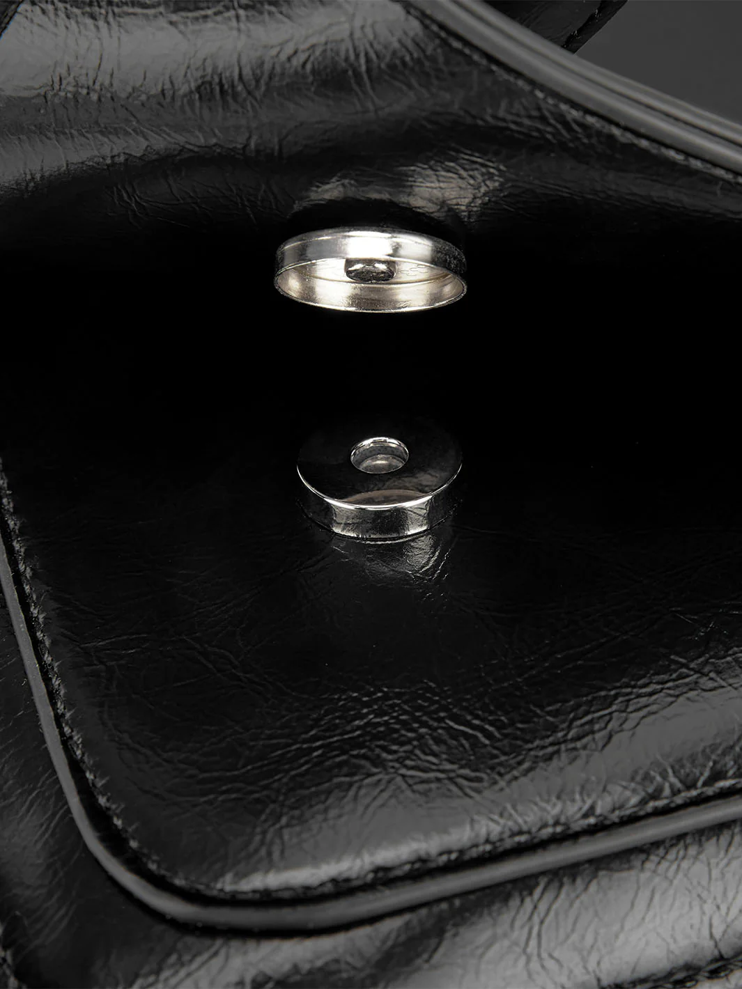 Victor Vintage Messenger Crossbody Bag - Image 16
